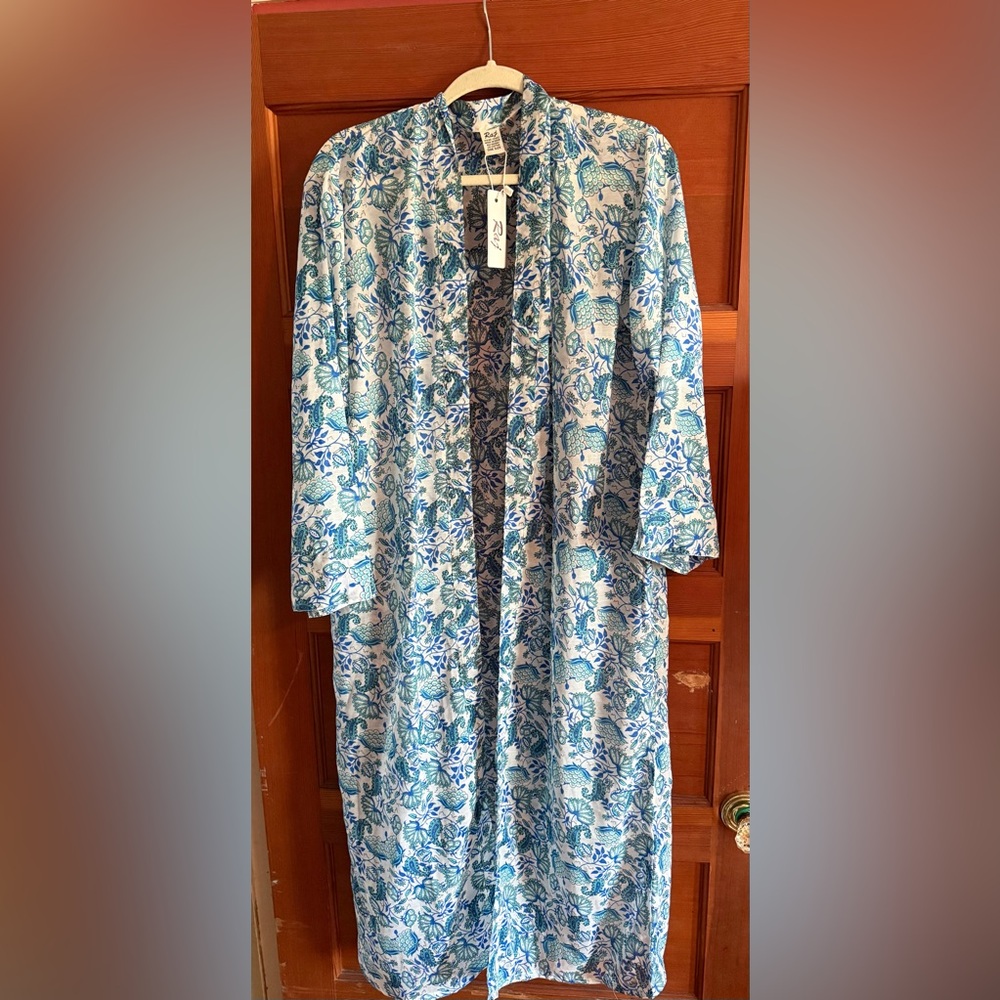RAJ
Ravi Blue and White Floral Kimono